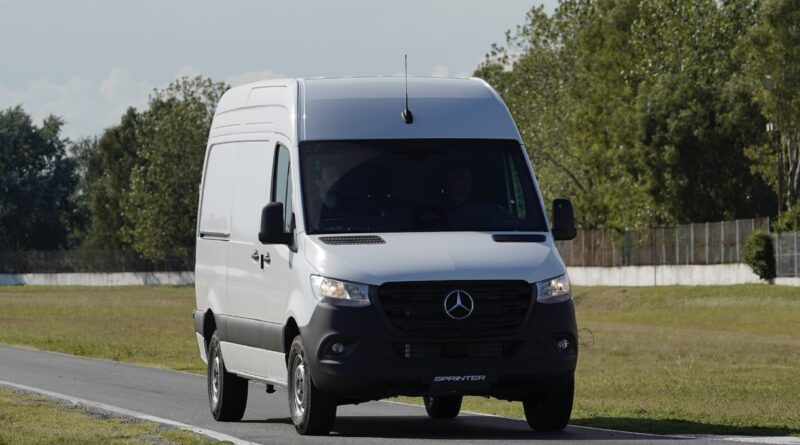 Mercedes-Benz apresenta Sprinter com transmissão automática e amplia portfólio no Brasil