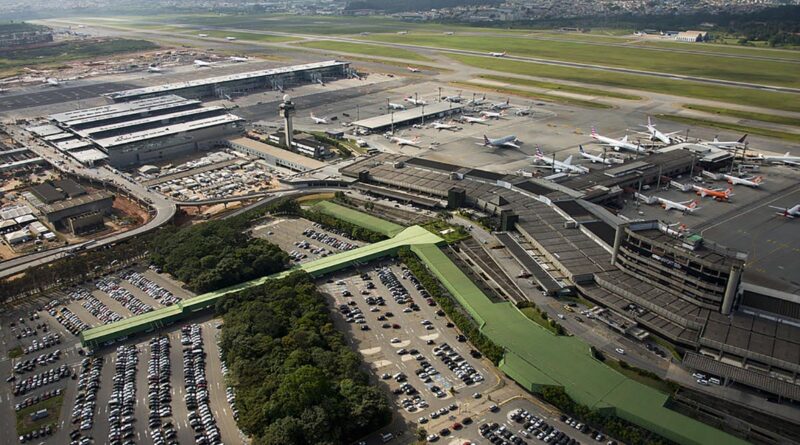 GRU Airport, o Aeroporto Internacional de São Paulo, vai inaugurar a praça Pick Up para embarque em carros de aplicativo